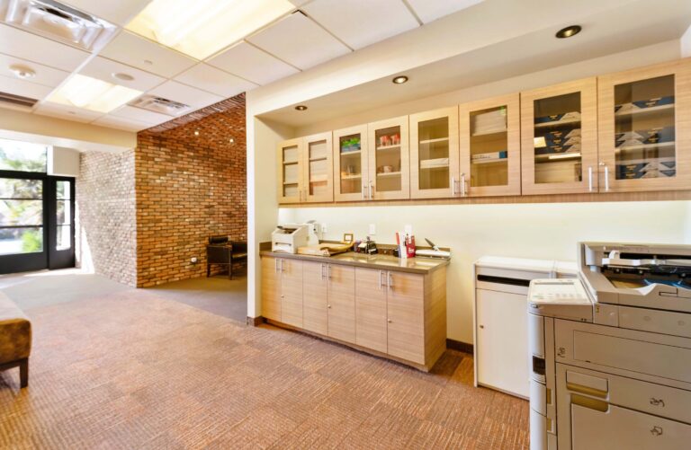 office space for rent in Scottsdale with copy machine, printer, and fax machine available.
